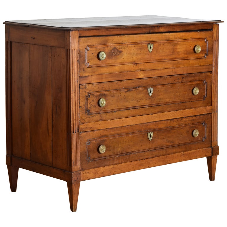 3-Drawer Commode in Carved Walnut