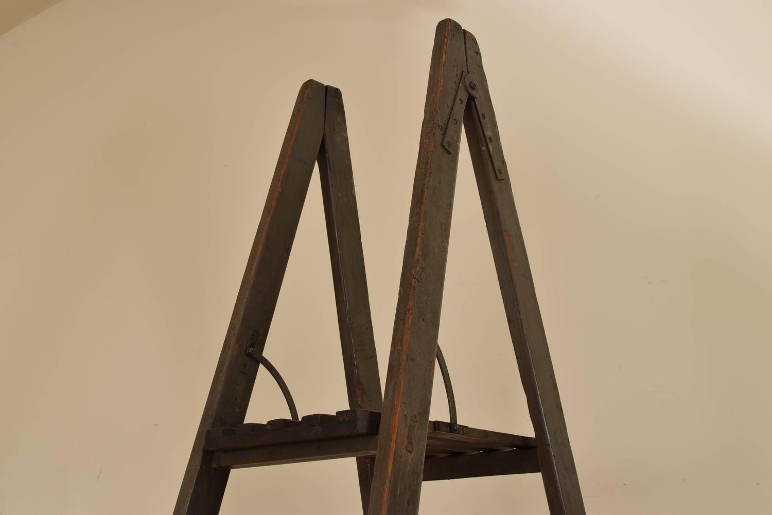 Painted Pinewood Tall Ladder with Tray Shelf ROBUCK