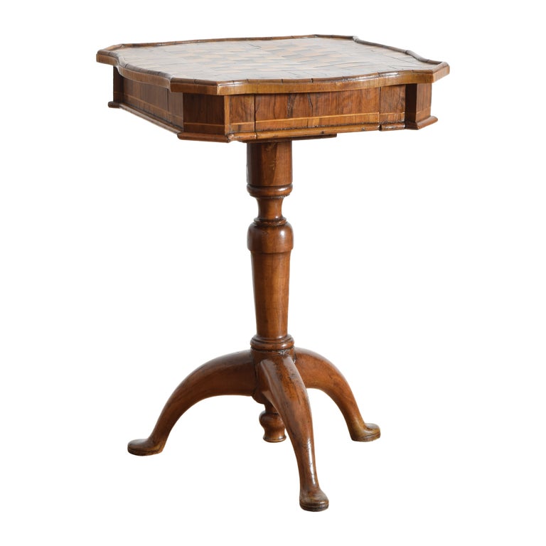 Walnut amd Inlaid 1-Drawer Games Table