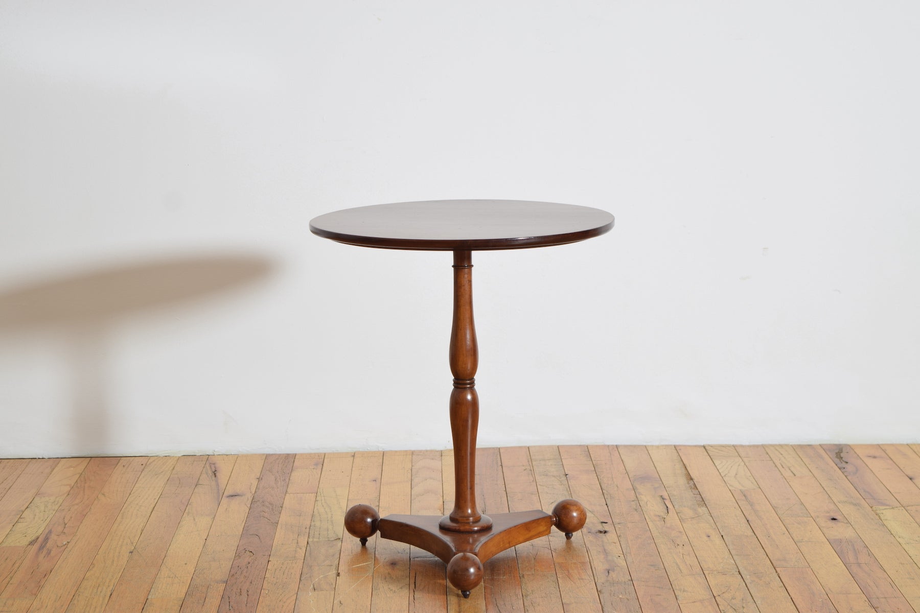 Mahogany and Inlaid Table – ROBUCK