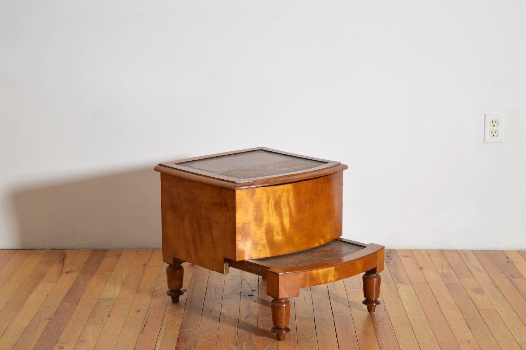 Satinwood and Leather Library Steps – ROBUCK
