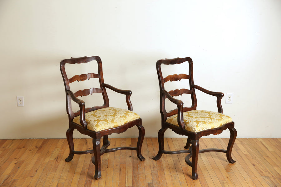 Robuck R10507 Pair of Shaped Walnut Poltrone – ROBUCK